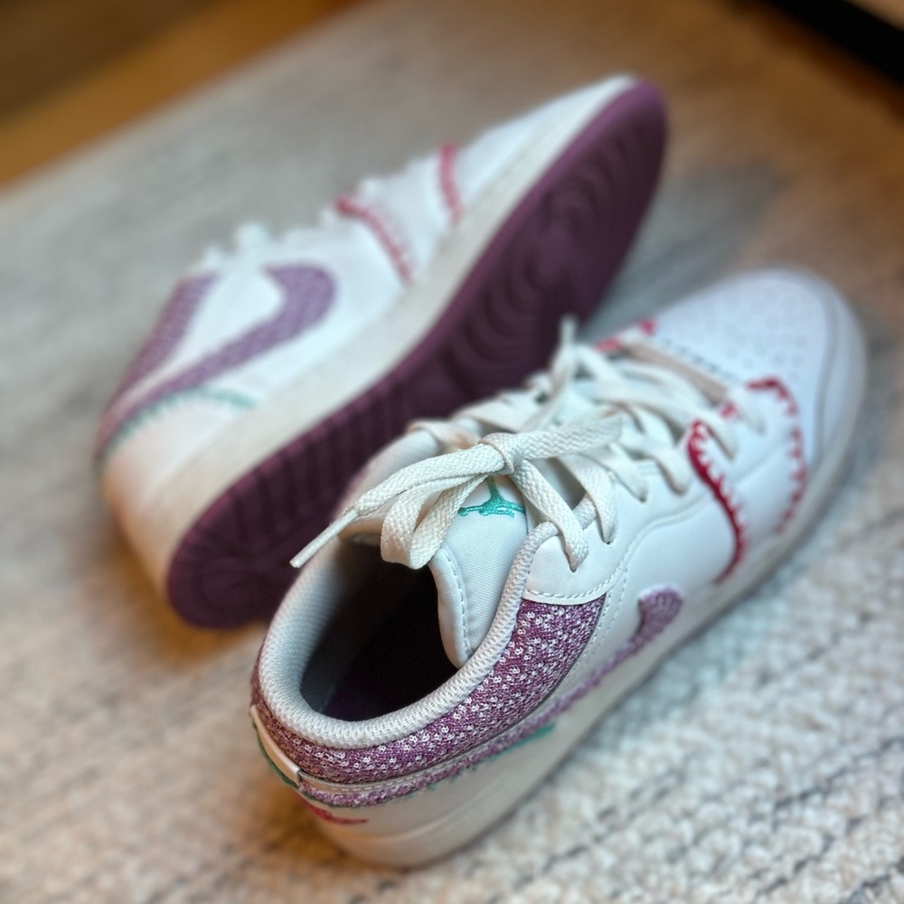 Nike Girls Jordan 1 Low Bordeaux Knit Youth Running Shoes - Picture 10 of 16